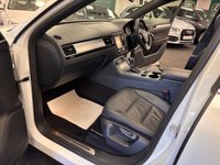 USED 2016 65 VOLKSWAGEN TOUAREG 3.0 TDI V6 BlueMotion Tech R-Line SUV 5dr Diesel Tiptronic 4WD Euro 6 (s/s) (262 ps) UK DELIVERY FLAT FEE &pound;250 (SUBJECT TO DEAL) *OVER 100 IMAGES ON OUR WEBSITE*BESPOKE FINANCE ARRANGED*PART EXCHANGE WELCOME*ALL VEHICLES HPI CLEAR