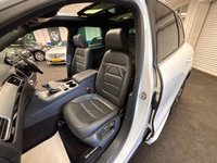 USED 2016 65 VOLKSWAGEN TOUAREG 3.0 TDI V6 BlueMotion Tech R-Line SUV 5dr Diesel Tiptronic 4WD Euro 6 (s/s) (262 ps) UK DELIVERY FLAT FEE &pound;250 (SUBJECT TO DEAL) *OVER 100 IMAGES ON OUR WEBSITE*BESPOKE FINANCE ARRANGED*PART EXCHANGE WELCOME*ALL VEHICLES HPI CLEAR