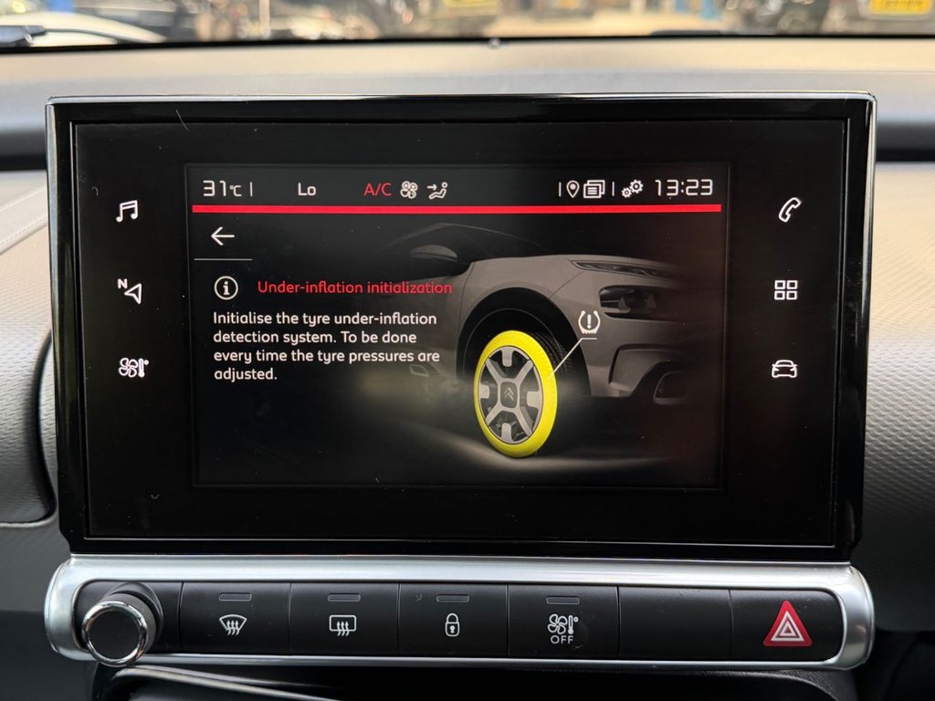 USED 2018 68 CITROEN C4 CACTUS 1.2 PureTech GPF Flair Hatchback 5dr Petrol Manual Euro 6 (s/s) (110 ps) 7 Services|SatNav|Rear & Front Sensors|Apple CarPlay/Android Auto|
