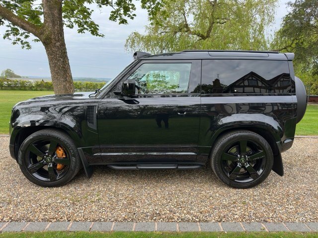 View our LAND ROVER DEFENDER 90