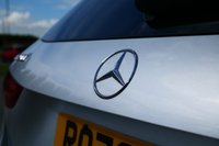 USED 2020 70 MERCEDES-BENZ GLA 1.3 GLA200 AMG Line SUV 5dr Petrol 7G-DCT Euro 6 (s/s) (163 ps) IRIDIUM SILVER METALLIC PAINTWORK + REVERSE CAMERA + HEATED SEATS