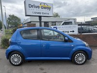USED 2011 11 TOYOTA AYGO 1.0 VVT-i Blue Hatchback 5dr Petrol Manual Euro 5 (67 ps) 2 KEYS &pound;20 ROAD TAX
