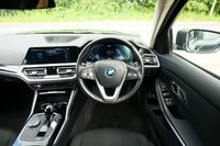 USED 2022 22 BMW 3 SERIES 2.0 330e 12kWh SE Pro Touring 5dr Petrol Plug-in Hybrid Auto Euro 6 (s/s) (292 ps) MINERAL GREY METALLIC PAINTWORK + APPLE CARPLAY + REVERSE CAMERA