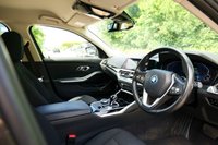 USED 2022 22 BMW 3 SERIES 2.0 330e 12kWh SE Pro Touring 5dr Petrol Plug-in Hybrid Auto Euro 6 (s/s) (292 ps) MINERAL GREY METALLIC PAINTWORK + APPLE CARPLAY + REVERSE CAMERA