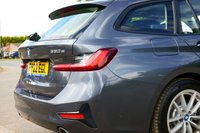 USED 2022 22 BMW 3 SERIES 2.0 330e 12kWh SE Pro Touring 5dr Petrol Plug-in Hybrid Auto Euro 6 (s/s) (292 ps) MINERAL GREY METALLIC PAINTWORK + APPLE CARPLAY + REVERSE CAMERA