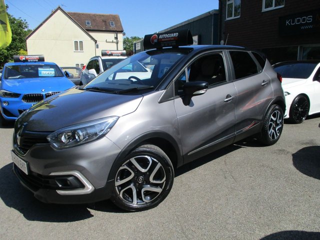 View our RENAULT CAPTUR