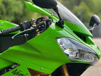 View our KAWASAKI NINJA ZX-10R