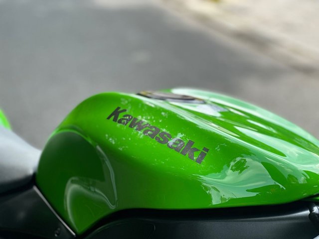 View our KAWASAKI NINJA ZX-10R