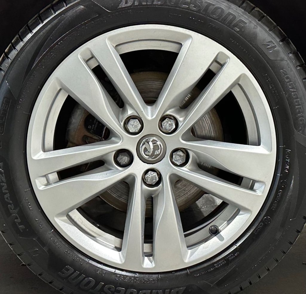 USED 2018 18 VAUXHALL ASTRA 1.0i Turbo ecoTEC Design Sports Tourer 5dr Petrol Manual Euro 6 (s/s) (105 ps) 