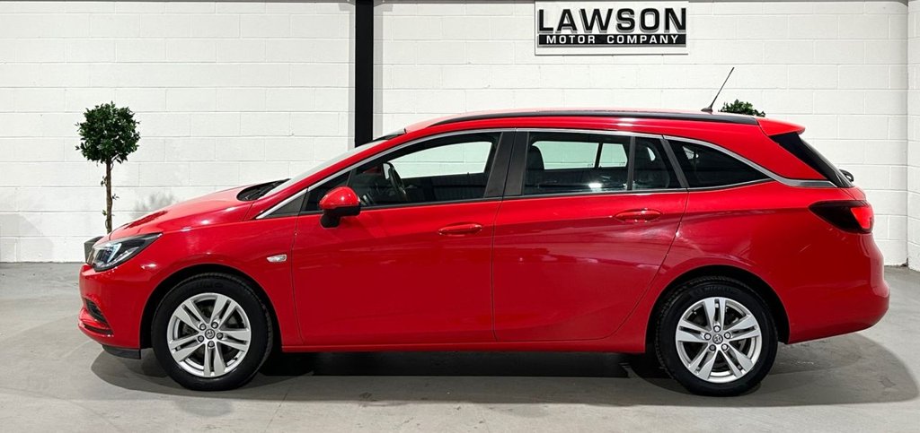 USED 2018 18 VAUXHALL ASTRA 1.0i Turbo ecoTEC Design Sports Tourer 5dr Petrol Manual Euro 6 (s/s) (105 ps) 