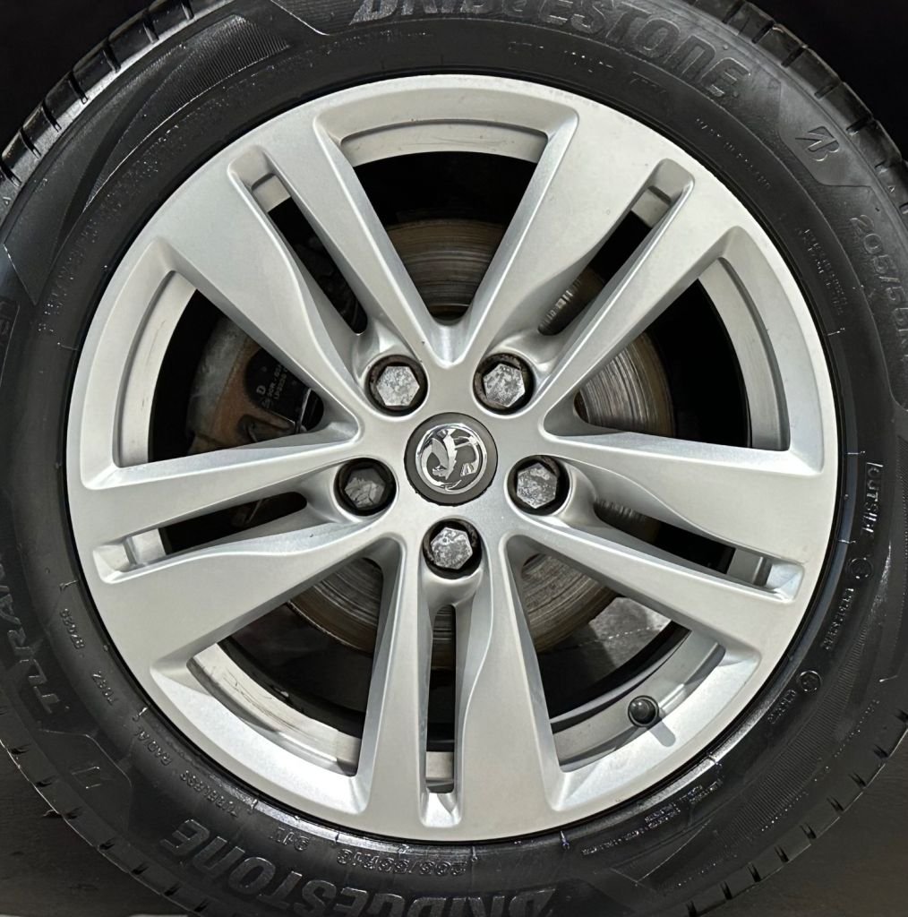 USED 2018 18 VAUXHALL ASTRA 1.0i Turbo ecoTEC Design Sports Tourer 5dr Petrol Manual Euro 6 (s/s) (105 ps) 