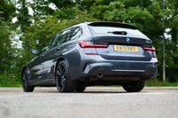 USED 2022 71 BMW 3 SERIES 2.0 330e 12kWh M Sport Touring 5dr Petrol Plug-in Hybrid Auto Euro 6 (s/s) (292 ps) MINERAL GREY METALLIC PAINTWORK + REAR CAMERA + CARPLY + VIRTUAL DASH
