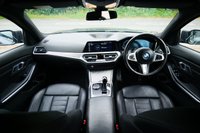 USED 2022 71 BMW 3 SERIES 2.0 330e 12kWh M Sport Touring 5dr Petrol Plug-in Hybrid Auto Euro 6 (s/s) (292 ps) MINERAL GREY METALLIC PAINTWORK + REAR CAMERA + CARPLY + VIRTUAL DASH