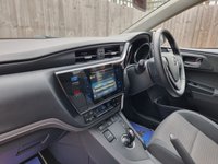 USED 2018 68 TOYOTA AURIS 1.8 VVT-h Design Hatchback 5dr Petrol Hybrid CVT Euro 6 (s/s) (136 ps) ** WE OFFER FINANCE ON THIS CAR **