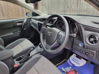 USED 2018 68 TOYOTA AURIS 1.8 VVT-h Design Hatchback 5dr Petrol Hybrid CVT Euro 6 (s/s) (136 ps) ** WE OFFER FINANCE ON THIS CAR **