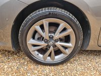 USED 2018 68 TOYOTA AURIS 1.8 VVT-h Design Hatchback 5dr Petrol Hybrid CVT Euro 6 (s/s) (136 ps) ** WE OFFER FINANCE ON THIS CAR **