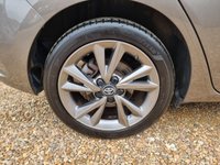 USED 2018 68 TOYOTA AURIS 1.8 VVT-h Design Hatchback 5dr Petrol Hybrid CVT Euro 6 (s/s) (136 ps) ** WE OFFER FINANCE ON THIS CAR **