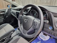 USED 2018 68 TOYOTA AURIS 1.8 VVT-h Design Hatchback 5dr Petrol Hybrid CVT Euro 6 (s/s) (136 ps) ** WE OFFER FINANCE ON THIS CAR **