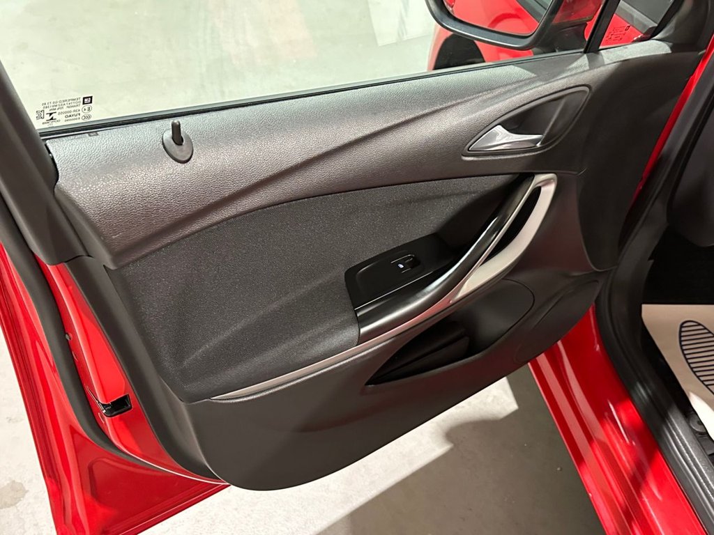 USED 2018 18 VAUXHALL ASTRA 1.0i Turbo ecoTEC Design Sports Tourer 5dr Petrol Manual Euro 6 (s/s) (105 ps) 