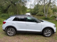 USED 2018 68 VOLKSWAGEN T-ROC 1.5 TSI EVO DESIGN NAV SUV 5 DOOR *APPLE CAR PLAY*ADAPTIVE CRUISE CONTROL*HEATED SEATS*SAT NAV*DAB*DUAL ZONE CLIMATE CONTROL*FRONT AND REAR PARKING SENSORS WITH VISUAL DISPLAY*ALLOY WHEELS*PRIVACY GLASS*REAR SPOILER*ELECTRIC FOLDING DOOR MIRRORS*ELECTRICALLY OPENING TAILGATE*GLOSS BLACK DOOR MIRRORS*GLOSS BLACK ROOF*FANTASTIC SERVICE HISTORY ALL WITH VOLKSWAGEN*8 SERVICES*CAM BELT REPLACED JULY 2024*