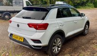 USED 2018 68 VOLKSWAGEN T-ROC 1.5 TSI EVO DESIGN NAV SUV 5 DOOR *APPLE CAR PLAY*ADAPTIVE CRUISE CONTROL*HEATED SEATS*SAT NAV*DAB*DUAL ZONE CLIMATE CONTROL*FRONT AND REAR PARKING SENSORS WITH VISUAL DISPLAY*ALLOY WHEELS*PRIVACY GLASS*REAR SPOILER*ELECTRIC FOLDING DOOR MIRRORS*ELECTRICALLY OPENING TAILGATE*GLOSS BLACK DOOR MIRRORS*GLOSS BLACK ROOF*FANTASTIC SERVICE HISTORY ALL WITH VOLKSWAGEN*8 SERVICES*CAM BELT REPLACED JULY 2024*