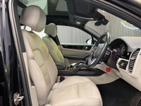 USED 2020 70 PORSCHE CAYENNE 3.0 V6 E-Hybrid 17.9kWh SUV 5dr Petrol Plug-in Hybrid TiptronicS 4WD Euro 6 (s/s) (3.6kW Charger) (462 ps) DELIVERY AVAILABLE