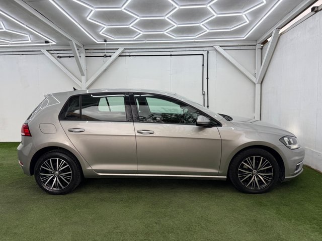 View our VOLKSWAGEN GOLF