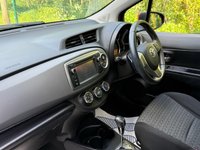 USED 2013 63 TOYOTA YARIS 1.33 Dual VVT-i TR Hatchback 5dr Petrol Multidrive S Euro 5 (101 ps) REAR CAMERA - GREAT HISTORY