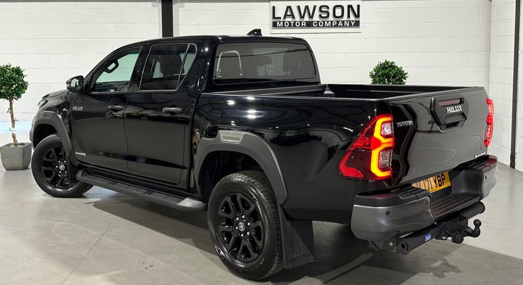 USED 2022 71 TOYOTA HI-LUX 2.8 D-4D Invincible X Pickup Double Cab 4dr Diesel Manual 4WD Euro 6 (s/s) (204 ps) 