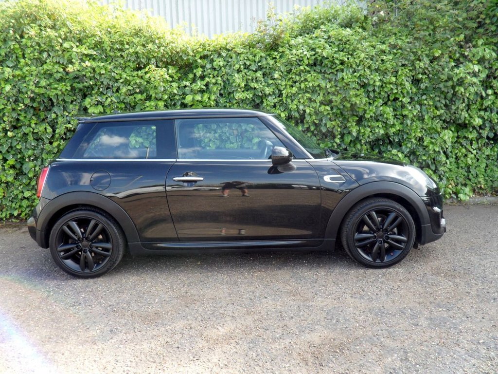 USED 2017 17 MINI HATCH 1.5 Cooper Hatchback 3dr Petrol Manual Euro 6 (s/s) (136 ps) &pound;1700 John Cooper Works Sport Pack
