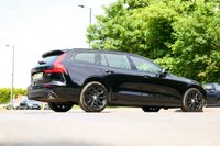 USED 2022 72 VOLVO V60 2.0 B3 MHEV Momentum Estate 5dr Petrol Hybrid DCT Auto Euro 6 (s/s) (163 ps) BLACK STONE PAINTWORK + REVERSE CAMERA + HEATED SEATS
