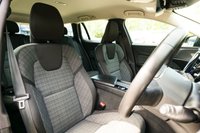 USED 2022 72 VOLVO V60 2.0 B3 MHEV Momentum Estate 5dr Petrol Hybrid DCT Auto Euro 6 (s/s) (163 ps) BLACK STONE PAINTWORK + REVERSE CAMERA + HEATED SEATS