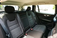 USED 2022 72 VOLVO V60 2.0 B3 MHEV Momentum Estate 5dr Petrol Hybrid DCT Auto Euro 6 (s/s) (163 ps) BLACK STONE PAINTWORK + REVERSE CAMERA + HEATED SEATS