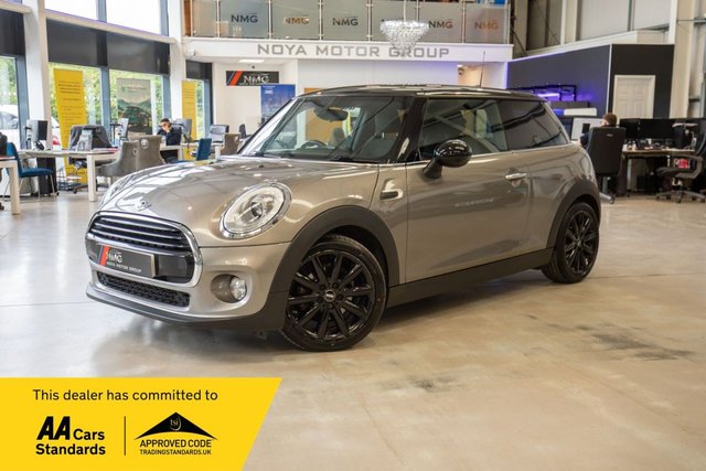 View our MINI Hatch 1.5 Cooper Hatchback 3dr Petrol Steptronic Euro 6 (s/s) (136 ps)