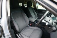 USED 2019 69 LAND ROVER RANGE ROVER EVOQUE 2.0 P200 MHEV SUV 5dr Petrol Auto 4WD Euro 6 (s/s) (200 ps) INDUS SILVER METALLIC PAINTWORK + REVERSE CAMERA + HEATED SEATS