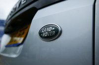 USED 2019 69 LAND ROVER RANGE ROVER EVOQUE 2.0 P200 MHEV SUV 5dr Petrol Auto 4WD Euro 6 (s/s) (200 ps) INDUS SILVER METALLIC PAINTWORK + REVERSE CAMERA + HEATED SEATS