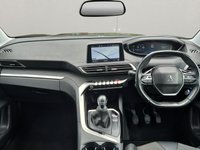 USED 2019 69 PEUGEOT 3008 1.2 PureTech Allure 5dr  ** Sat Nav ** Reverse Camera ** Full Service History **