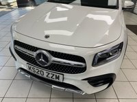 USED 2020 20 MERCEDES-BENZ GLB 2.0 GLB220d AMG Line (Premium) SUV 5dr Diesel 8G-DCT 4MATIC Euro 6 (s/s) (5 Seat) (190 ps) POLAR WHITE / ARTICO LEATHER - DINAMICA MICROFIBRE CLOTH (BLACK / RED STITCHING) AUTOMATIC / ONLY 34353 MILES FROM NEW / ONLY &pound;200 ROAD TAX / APPLE CARPLAY & ANDROID AUTO / WIRELESS CHARGING / TOUCHPAD / REVERSING CAMERA / PARK ASSIST / ELECTRIC TAILGATE / HEATED SEATS / CRUISE CONTROL