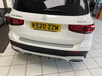 USED 2020 20 MERCEDES-BENZ GLB 2.0 GLB220d AMG Line (Premium) SUV 5dr Diesel 8G-DCT 4MATIC Euro 6 (s/s) (5 Seat) (190 ps) POLAR WHITE / ARTICO LEATHER - DINAMICA MICROFIBRE CLOTH (BLACK / RED STITCHING) AUTOMATIC / ONLY 34353 MILES FROM NEW / ONLY &pound;200 ROAD TAX / APPLE CARPLAY & ANDROID AUTO / WIRELESS CHARGING / TOUCHPAD / REVERSING CAMERA / PARK ASSIST / ELECTRIC TAILGATE / HEATED SEATS / CRUISE CONTROL
