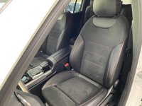 USED 2020 20 MERCEDES-BENZ GLB 2.0 GLB220d AMG Line (Premium) SUV 5dr Diesel 8G-DCT 4MATIC Euro 6 (s/s) (5 Seat) (190 ps) POLAR WHITE / ARTICO LEATHER - DINAMICA MICROFIBRE CLOTH (BLACK / RED STITCHING) AUTOMATIC / ONLY 34353 MILES FROM NEW / ONLY &pound;200 ROAD TAX / APPLE CARPLAY & ANDROID AUTO / WIRELESS CHARGING / TOUCHPAD / REVERSING CAMERA / PARK ASSIST / ELECTRIC TAILGATE / HEATED SEATS / CRUISE CONTROL