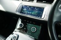 USED 2020 70 LAND ROVER RANGE ROVER EVOQUE 2.0 D150 MHEV R-Dynamic S SUV 5dr Diesel Auto 4WD Euro 6 (s/s) (150 ps) SANTORINI BLACK METALLIC PAINTWORK + SUNROOF + REAR CAMERA + APPLE CARPLAY
