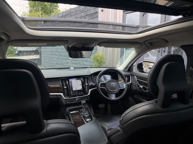 View our VOLVO V90