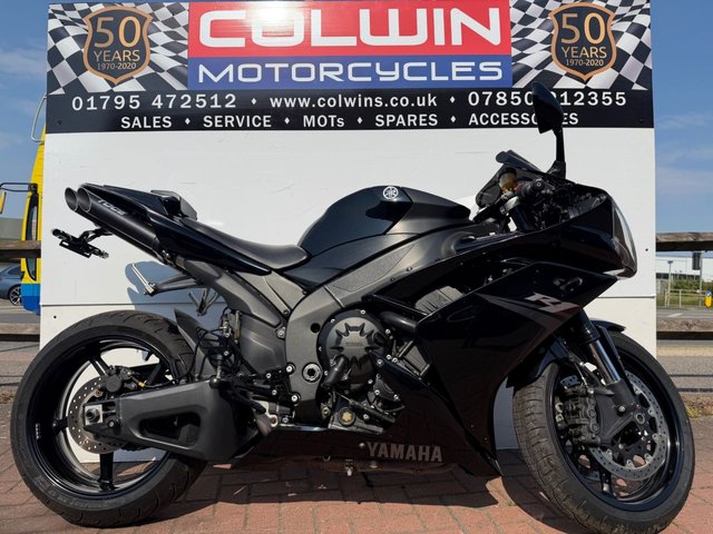 View our YAMAHA R1