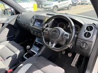 USED 2015 65 VOLKSWAGEN TIGUAN 2.0 TDI BlueMotion Tech R-Line SUV 5dr Diesel Manual 4WD Euro 6 (s/s) (150 ps) PARKING SENSORS, AUTO PARK, NAV