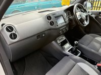 USED 2015 65 VOLKSWAGEN TIGUAN 2.0 TDI BlueMotion Tech R-Line SUV 5dr Diesel Manual 4WD Euro 6 (s/s) (150 ps) PARKING SENSORS, AUTO PARK, NAV