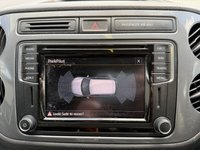 USED 2015 65 VOLKSWAGEN TIGUAN 2.0 TDI BlueMotion Tech R-Line SUV 5dr Diesel Manual 4WD Euro 6 (s/s) (150 ps) PARKING SENSORS, AUTO PARK, NAV