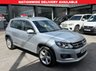USED 2015 65 VOLKSWAGEN TIGUAN 2.0 TDI BlueMotion Tech R-Line SUV 5dr Diesel Manual 4WD Euro 6 (s/s) (150 ps) PARKING SENSORS, AUTO PARK, NAV