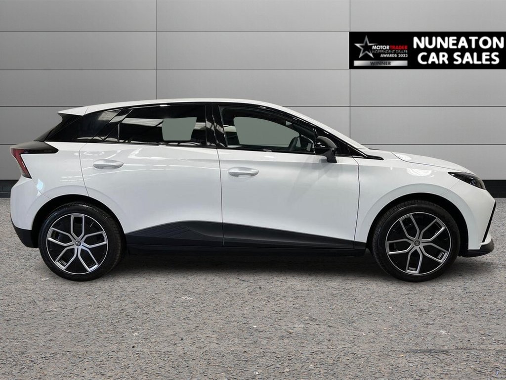 USED 2024 24 MG Mg4 64kWh Trophy Long Range Hatchback 5dr Electric Auto (203 ps) one owner from new - low miles