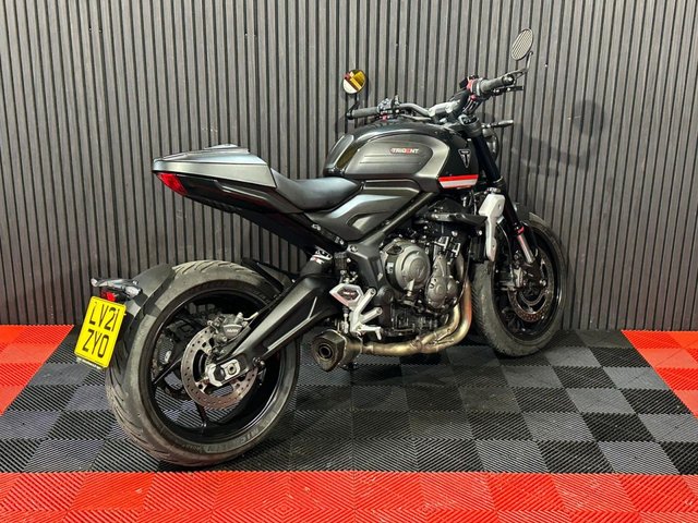 View our TRIUMPH Trident 660