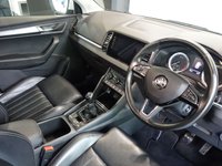 USED 2018 18 SKODA KAROQ 1.5 TSI Edition SUV 5dr Petrol Manual Euro 6 (s/s) (150 ps) HIGH SPECIFICATION KAROQ - COMES WITH A FULL SERVICE HISTORY + PANORAMIC GLASS SUNROOF + SATELLITE NAVIGATION +  DAB DIGITAL RADIO + BLUETOOTH CONNECTIVITY + APPS CONTROL + IN CAR ENTERTAINMENT WITH TOUCH SCREEN MEDIA DISPLAY + LEATHER MULTI FUNCTION STEERING WHEEL + AUTOMATIC FULL LED HEADLIGHTS + LED DAY TIME RUNNING LIGHTS + HILL HOLD START ASSIST + ECO START / STOP FUNCTION + ADAPTIVE CRUISE CONTROL + SELECTABLE DRIVING MODES + FRONT AND REAR PARKING SENSORS + PRIVACY GLASS + DUAL ZONE CLIMA